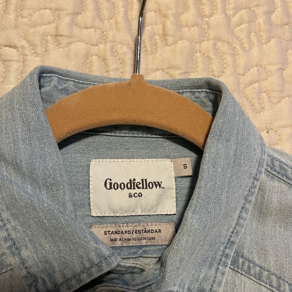 NWOT..NEVER WORN..Faded blue shirt - Picture 2 of 4